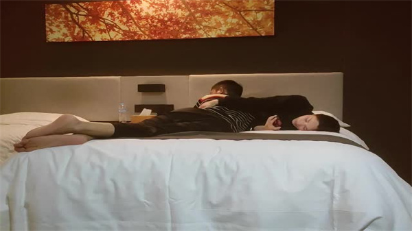 【新人探花】2号猛男酒店密战气质少妇，撩裙狂吮奶子淫水横流